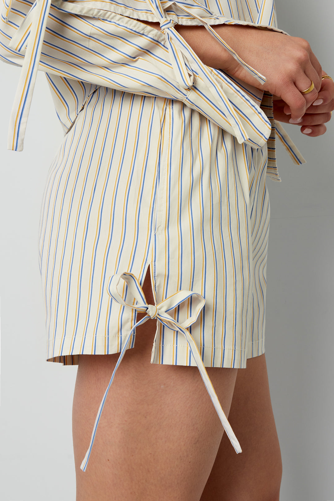 Short Pinstripe Laces